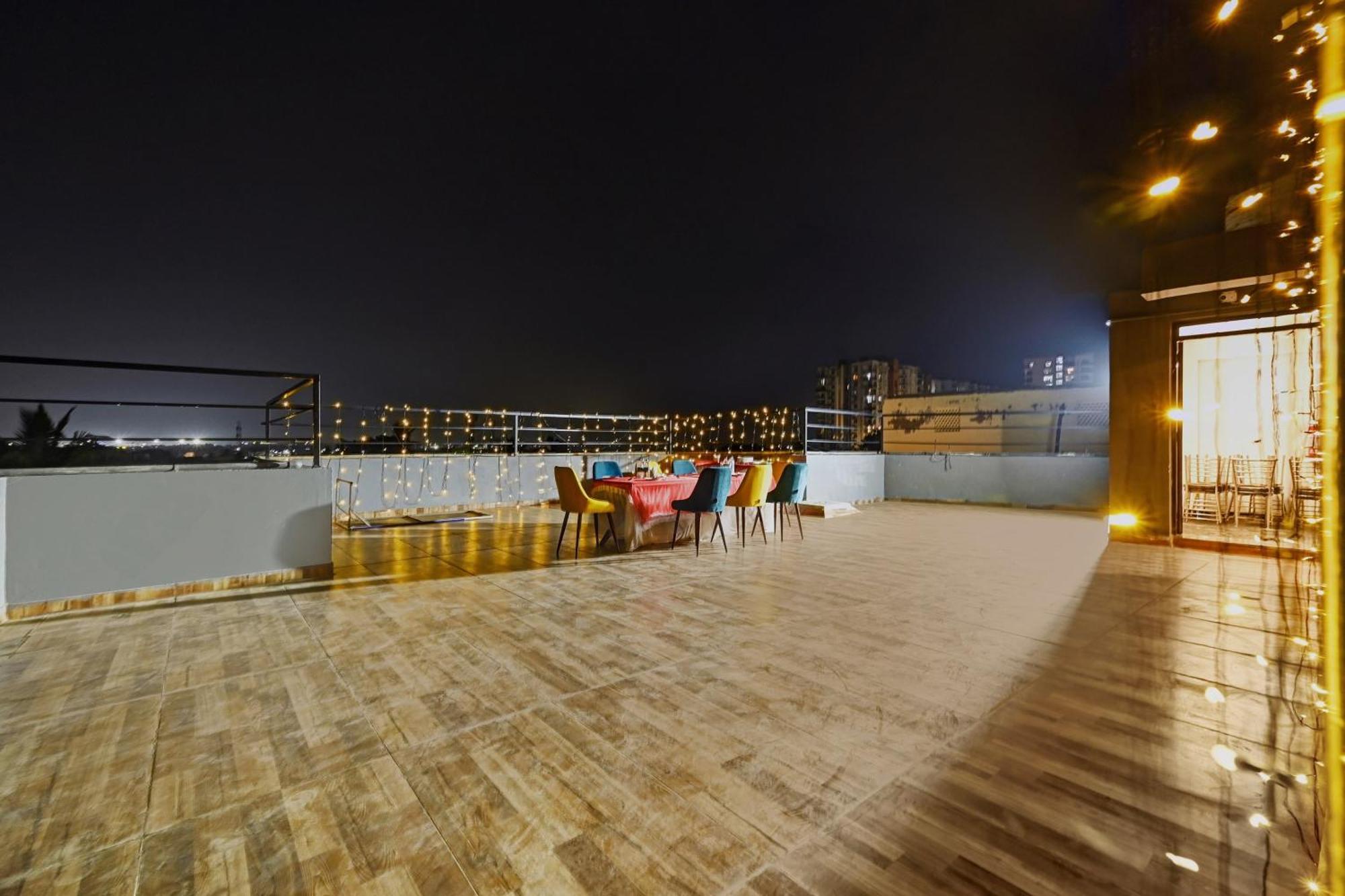 Отель Super Townhouse Oak Hillside Aqua Khandagiri Экстерьер фото